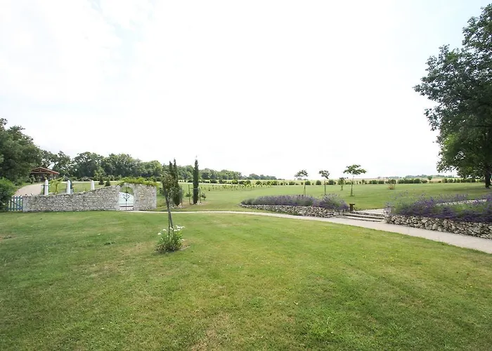 Casa de Férias Domaine De Nazere Avezan