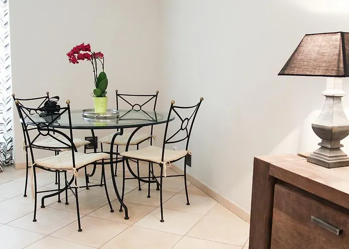 Domaine De Nazere Avezan